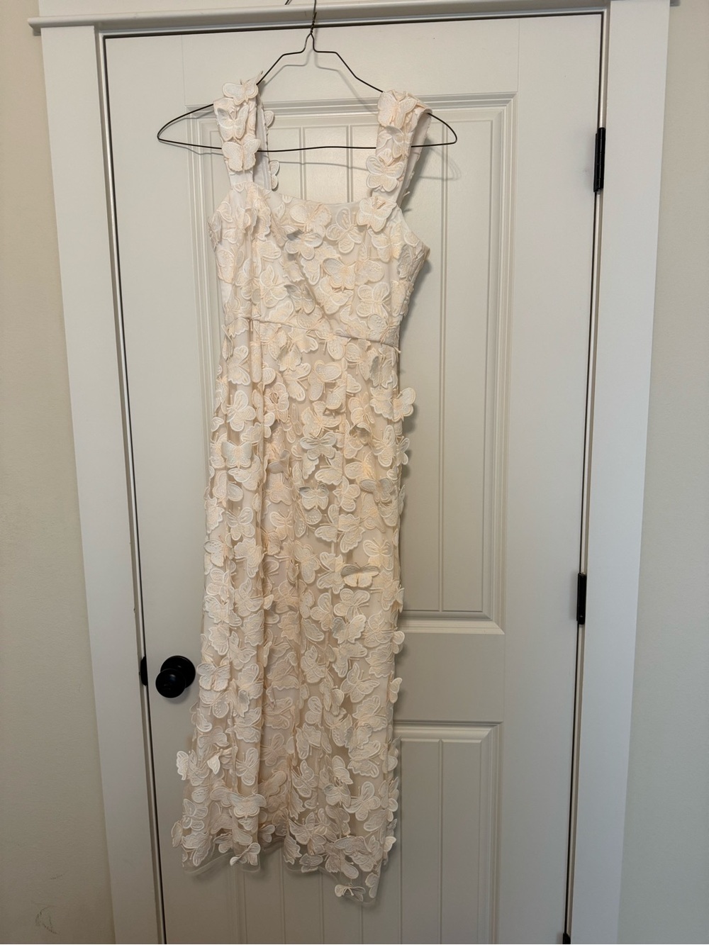 Elliatt Cream Floral Appliqué Midi Dress